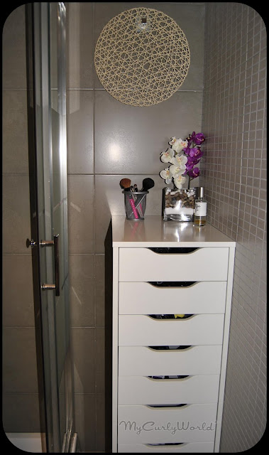 En primer lugar aquí esta el mueble donde lo tengo guardadito Es de En primer lugar aquí esta el mueble donde lo tengo guardadito Es de
