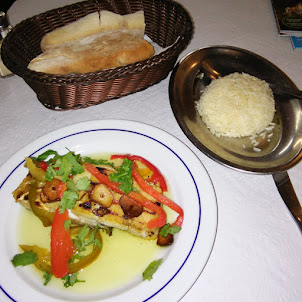 Lunch of "Cod fish in olive oil with rice" in Sintra.