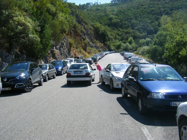 Parque de estacionamento lotado