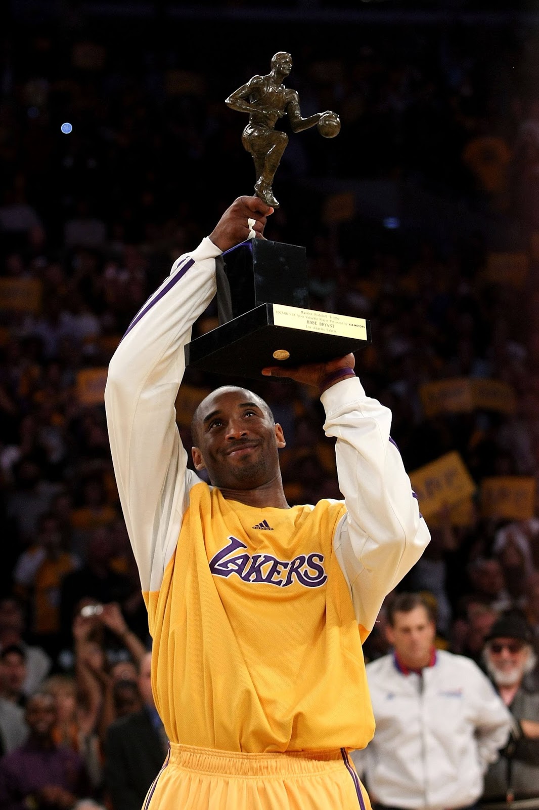 Kobe Bryant wins 2007-08 NBA MVP