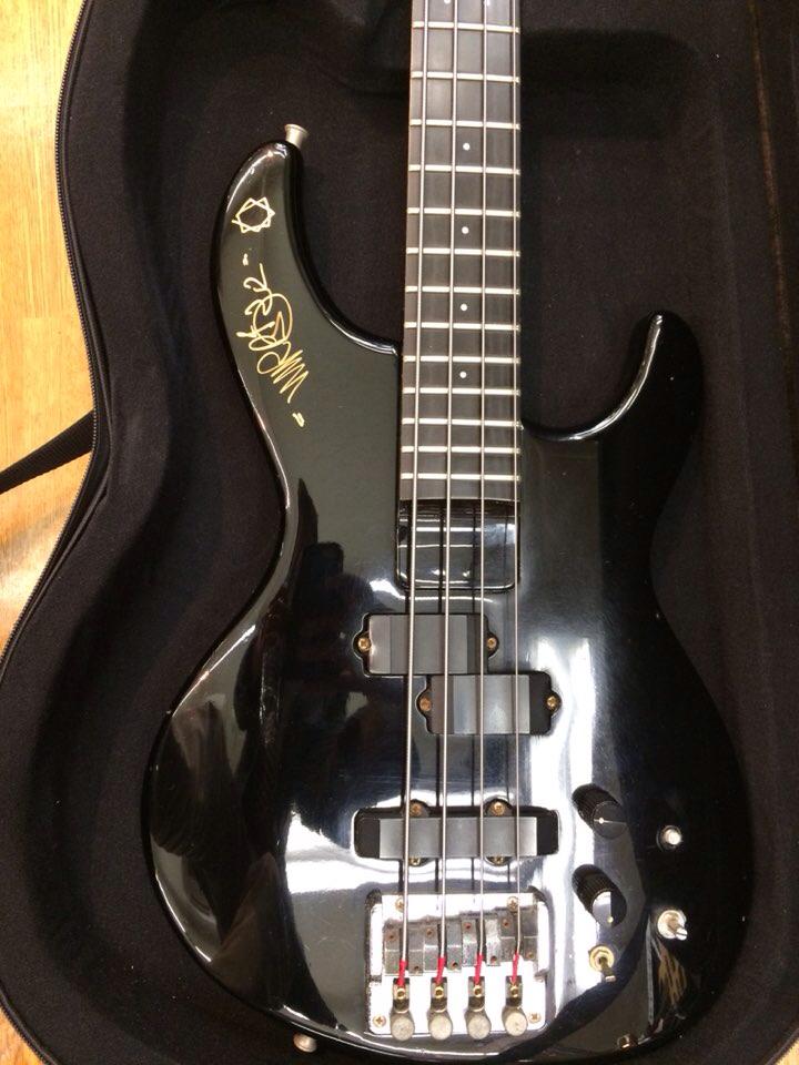 Aria Basses Aria Pro II SBIntegra signed by Billy Gould!