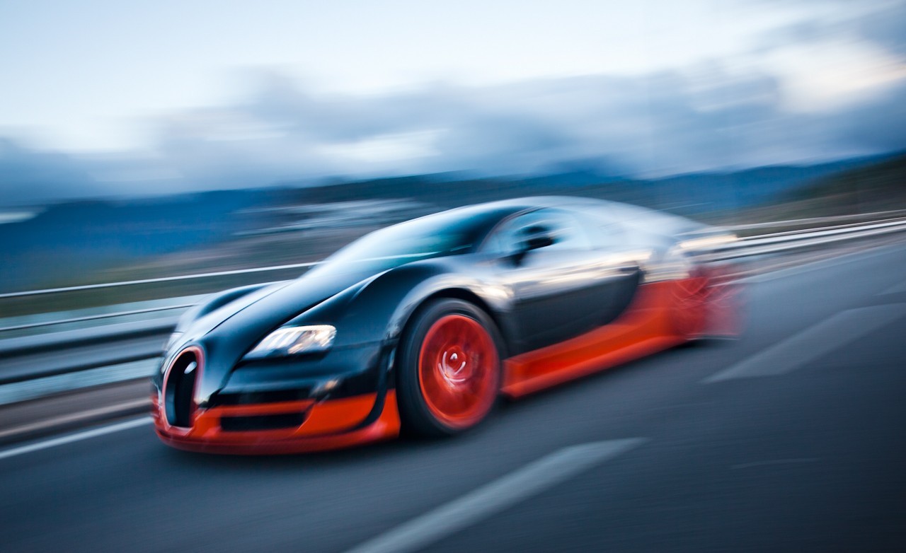 http://4.bp.blogspot.com/-xeXbKJliMaw/ToHcNLPBw3I/AAAAAAAAAf4/8dQPP8BfeOo/s1600/2011+Bugatti+Veyron+Super+Sport+wallpaper-+2.jpg