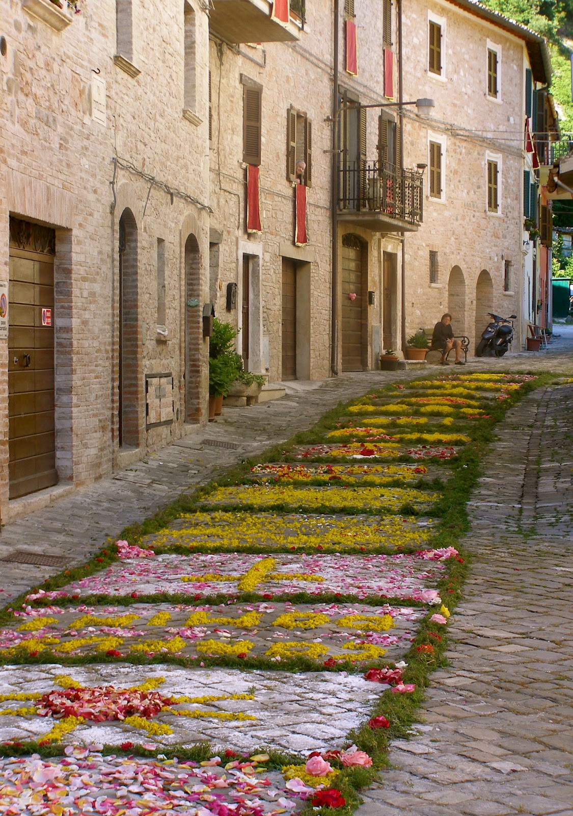 La Tavola Marche La Fiorita Millions of Flower Petals Cover the