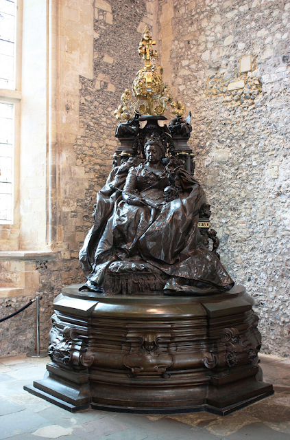 Conversaciones sobre Williamson Estatua+de+la+reina+Victoria+en+Great+Hall+Winchester