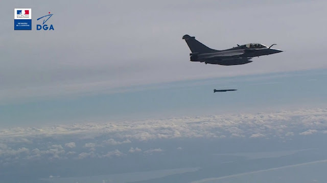 The first Meteor missiles will be delivered as of 2018 to equip the Rafales of the French Air Force and Navy Rafale Meteor missile launch
