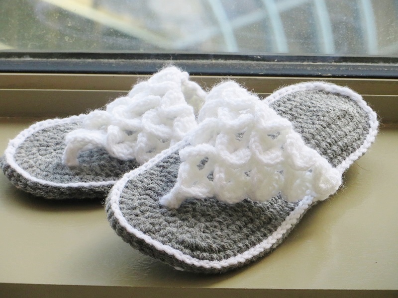 Womans Crocodile Stitch Slippers Crochet Pattern, 4 sizes