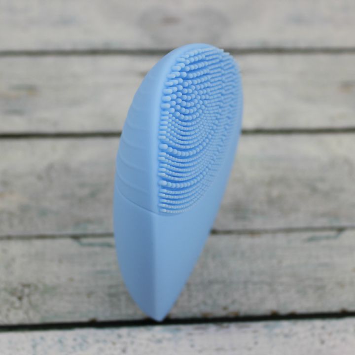 How to use the Foreo LUNA™ Cleansing Brush (a review) Hello Pretty Bird! A beauty and notso