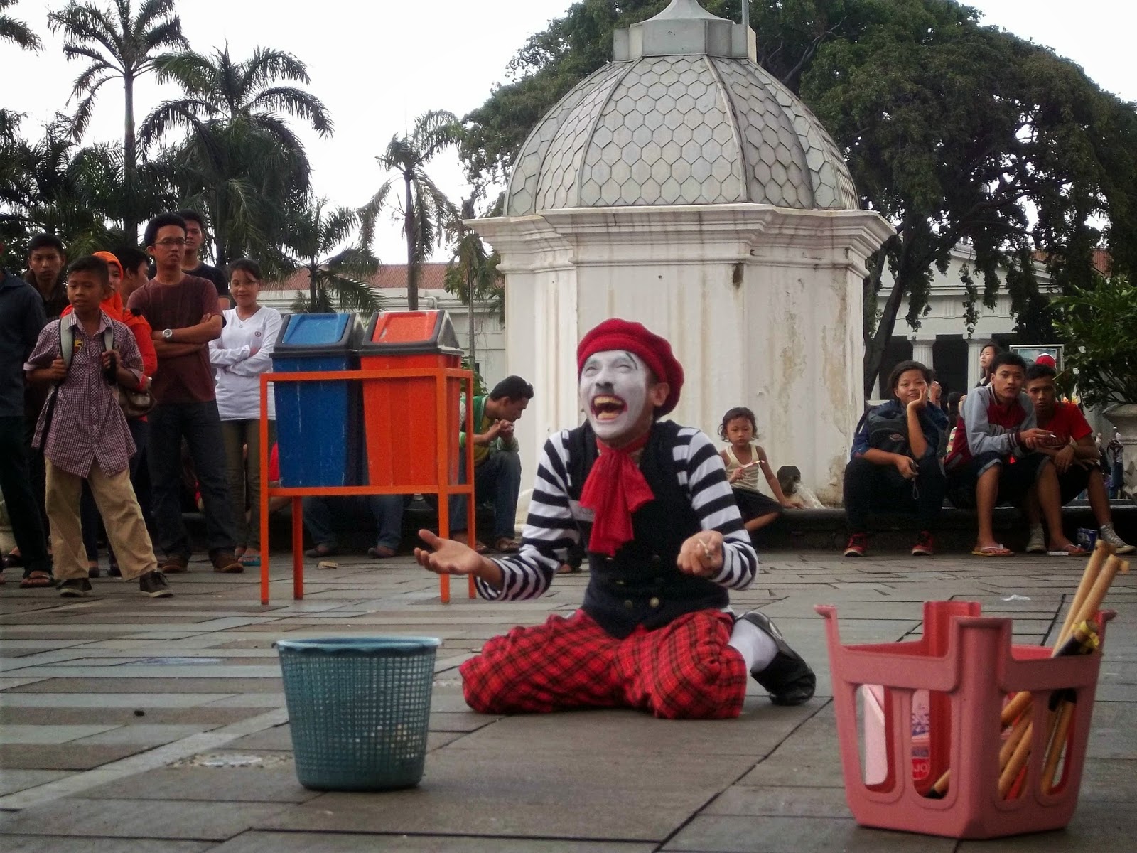 Ajim hidup dari, untuk pantomim