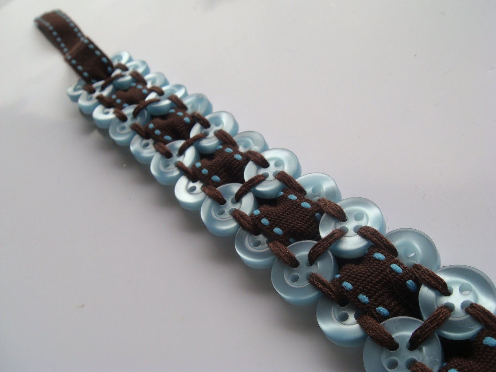 Nicola Smitten Kitten How to make a Button Bracelet! FREE TUTORIAL!