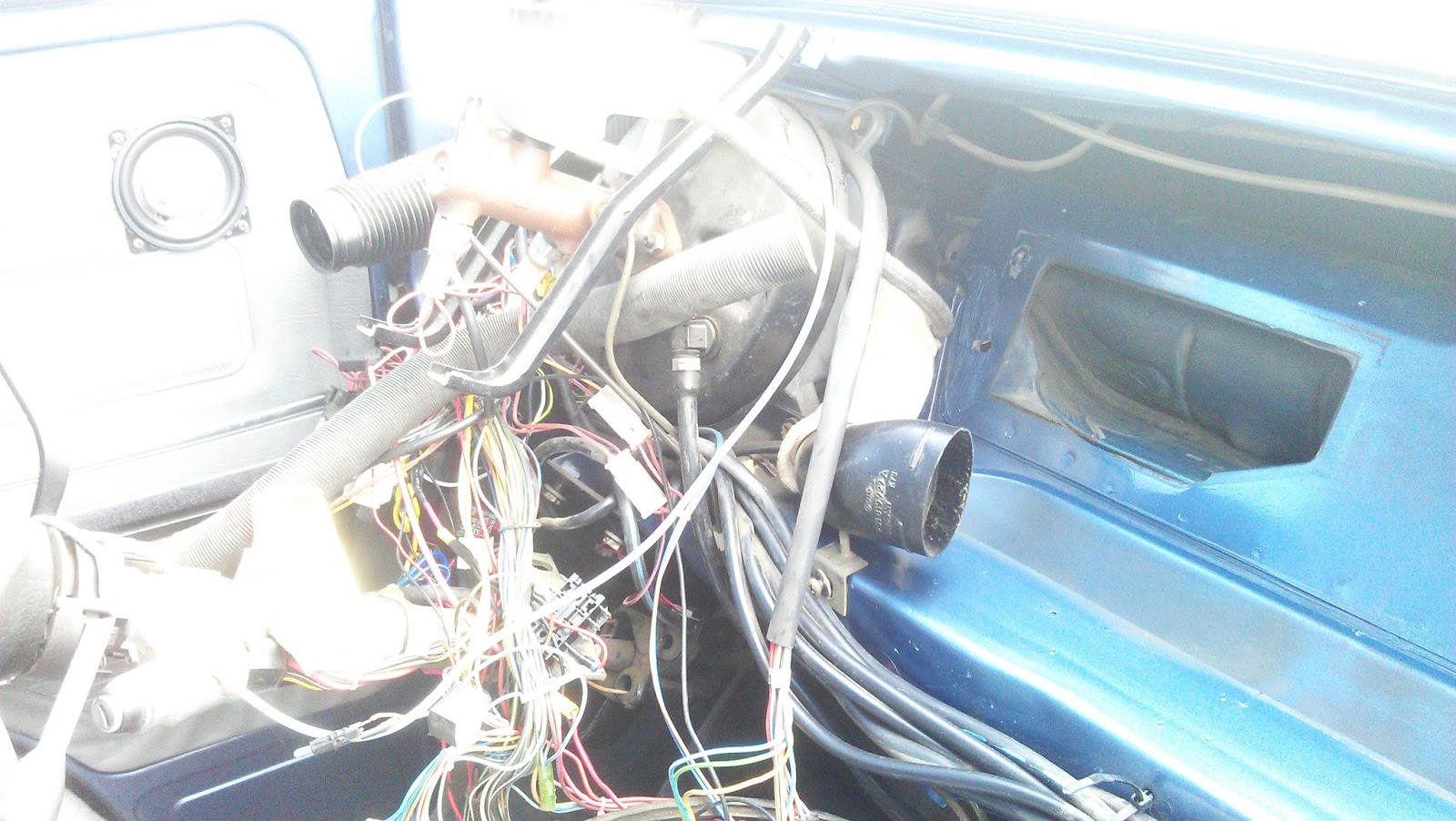 Removed steering wheel from Vanagon. Fuses replaced with custom fuse box connectors