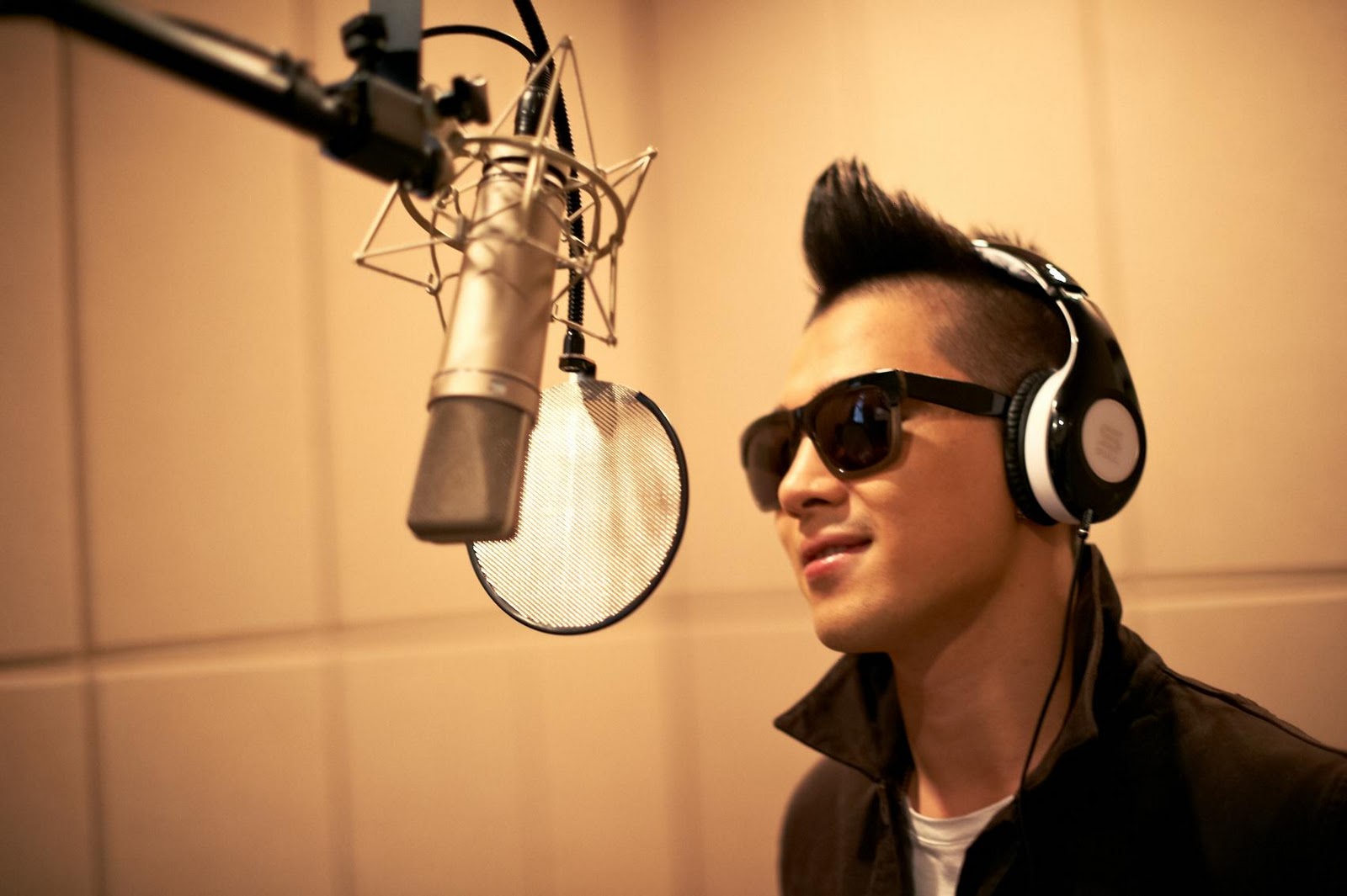 Taeyang Photos Bigbang-soul-by-ludacris-headphones-bigbangupdates.com-5