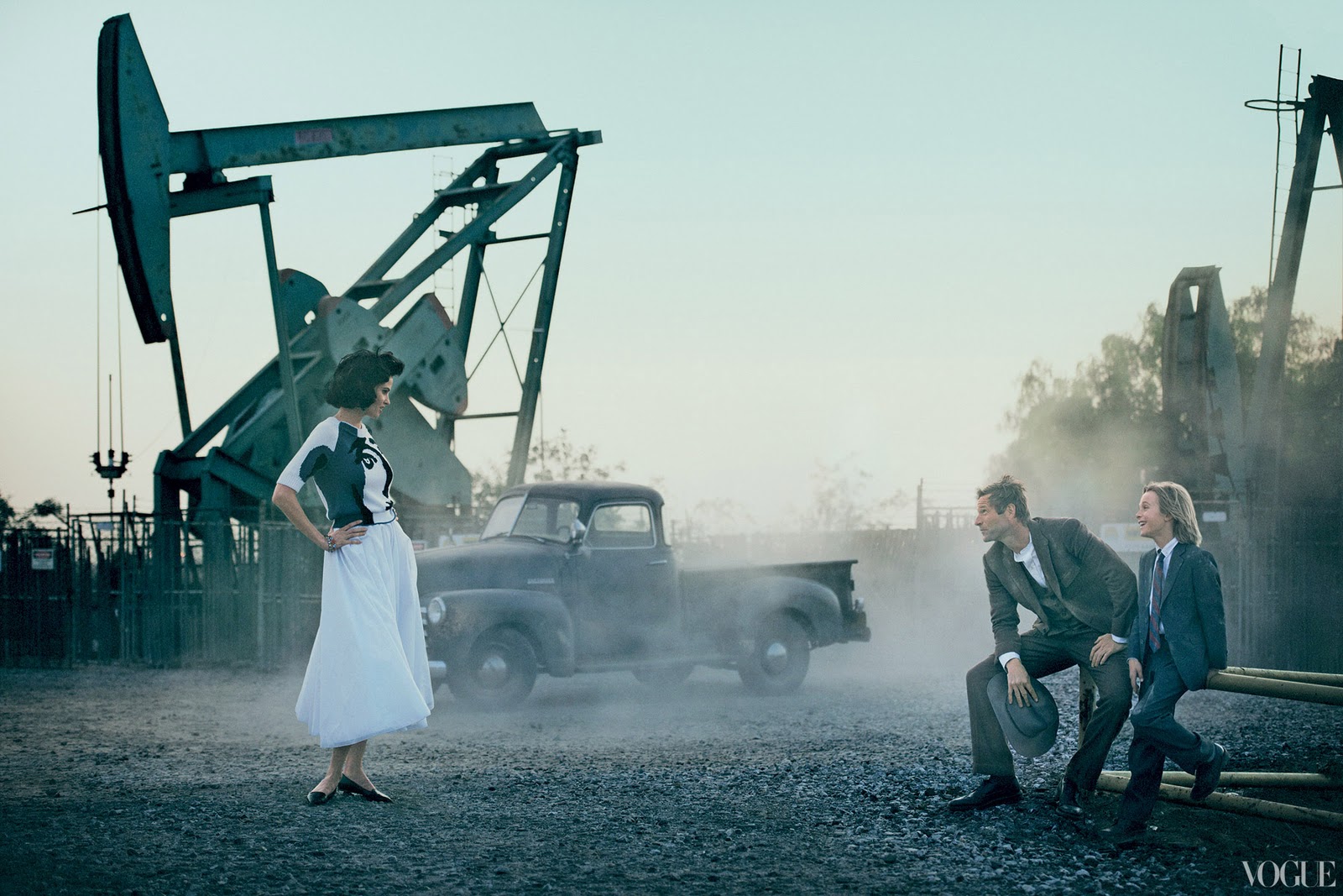http://4.bp.blogspot.com/-xjY8UMmSiss/TyH-AeIYLpI/AAAAAAAAsdE/oDdd3azPf1k/s1600/love+in+the+afternoon+lara+stone+&+aaron+eckhart+peter+lindbergh+grace+coddington+vogue+us,+february+2012+5.jpg