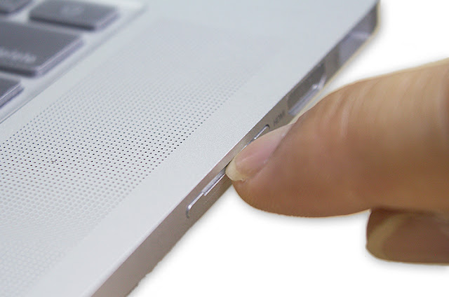 BaseQiのiSDA503Aをレビューします。MacBook用のアルミ削り出し違和感なく装着できるMicroSDアダプターです。