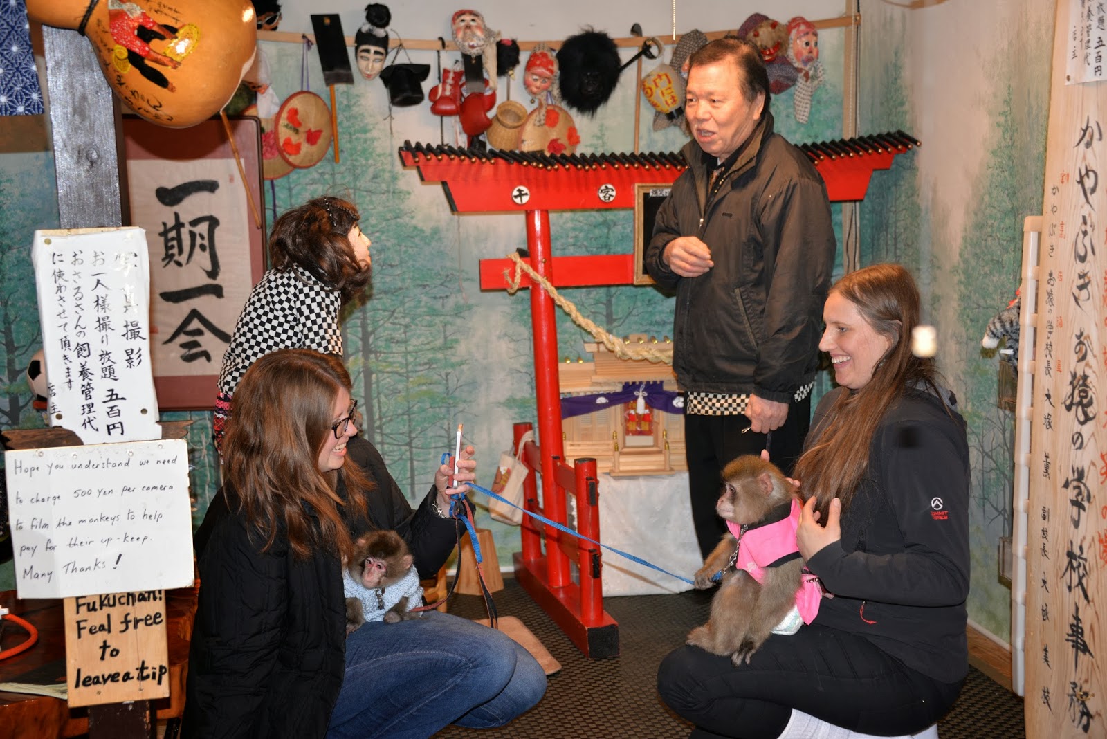 LC blog Monkey Waiters Kayabukiya Tavern Utsunomiya, Japan