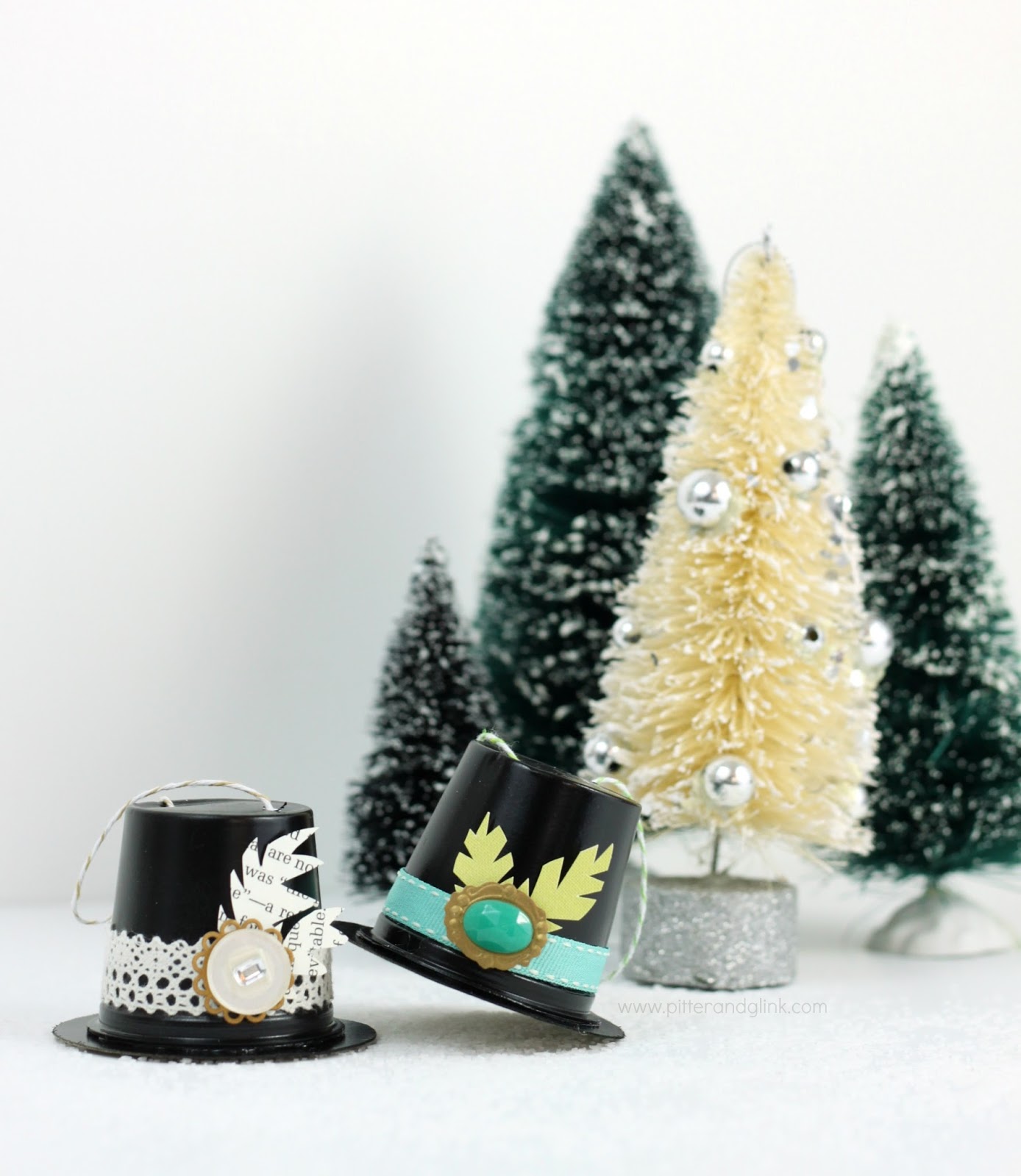 Recycled K-Cup Snowman Hat Ornaments.  What a great upcycle! pitterandglink.com
