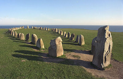 Une ancienne sépulture découverte sur le site du Stonehenge suédois Ales+stenar