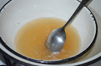 Торт желейный с фруктами: Набухший желатин растворить на водяной бане 