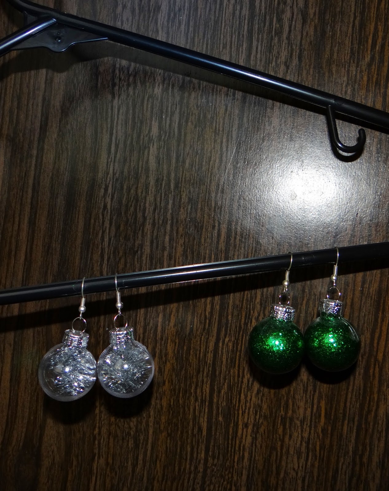 Amber's Craft a Week Blog Super Easy Christmas Tinsel Earrings and