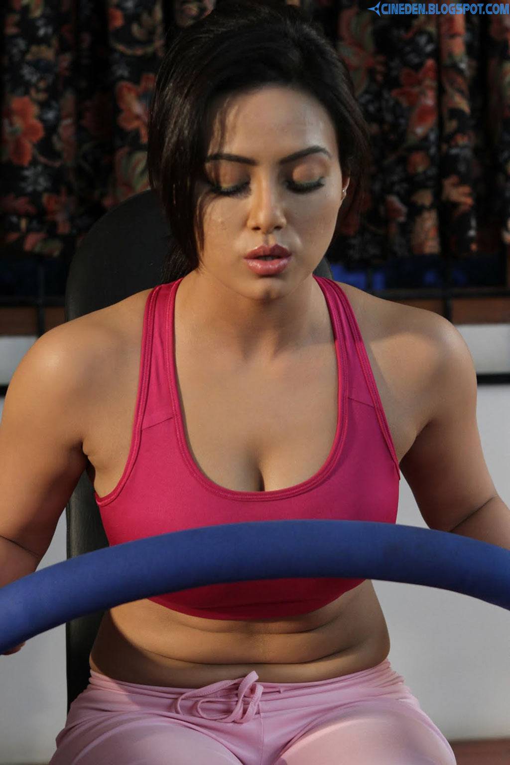 Nadigayin Diary Tamil Movie Hot Stills Nadigayin Diary Tamil Movie Hot Stills