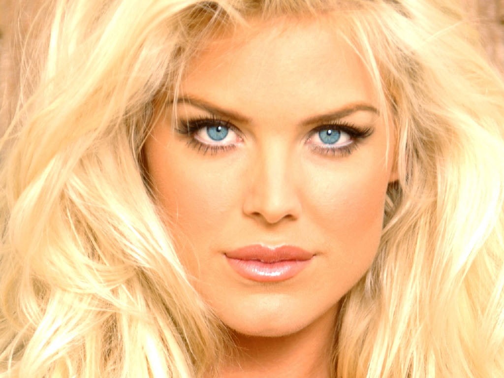 Victoria Silvstedt Pictures 49