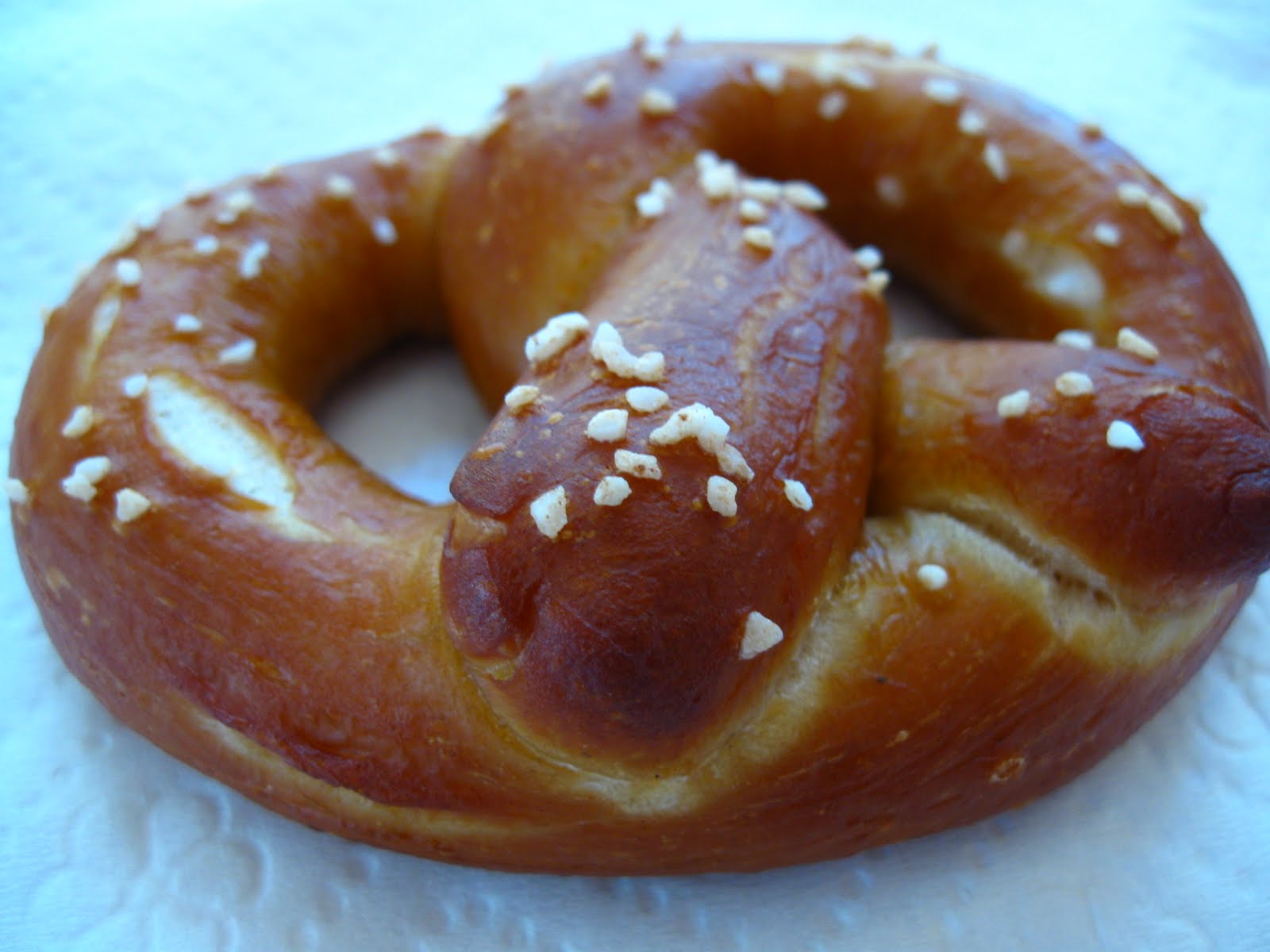 An experiment in pretzel rolls. Lye on left, baking soda on the