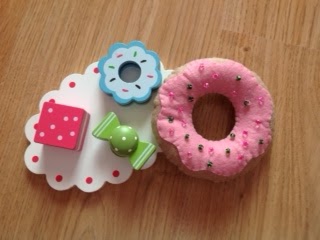 DIY felt food - a box of doughnuts - tutorial and pattern