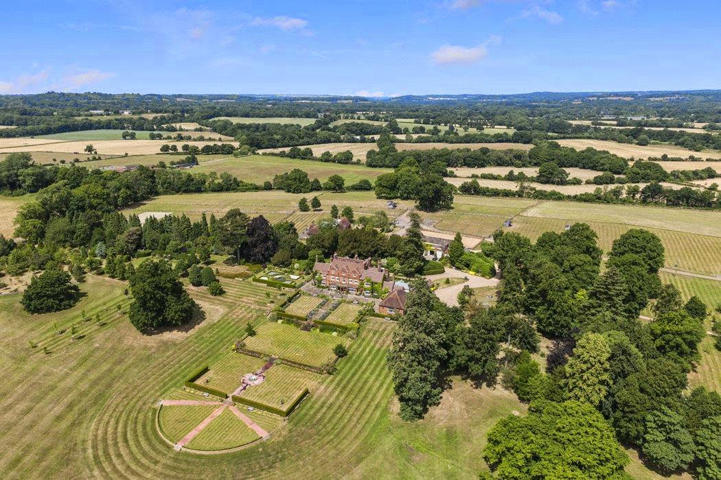 BEATLES MAGAZINE RINGO SOLD HIS BRITISH MANOR TO CZECH REAL ESTATE TYCOON