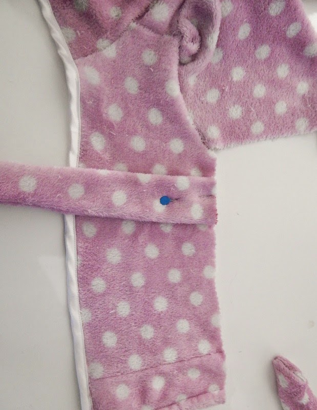 Mrs H the blog Hooded baby dressing gown tutorial {Free tutorial 0 6m)