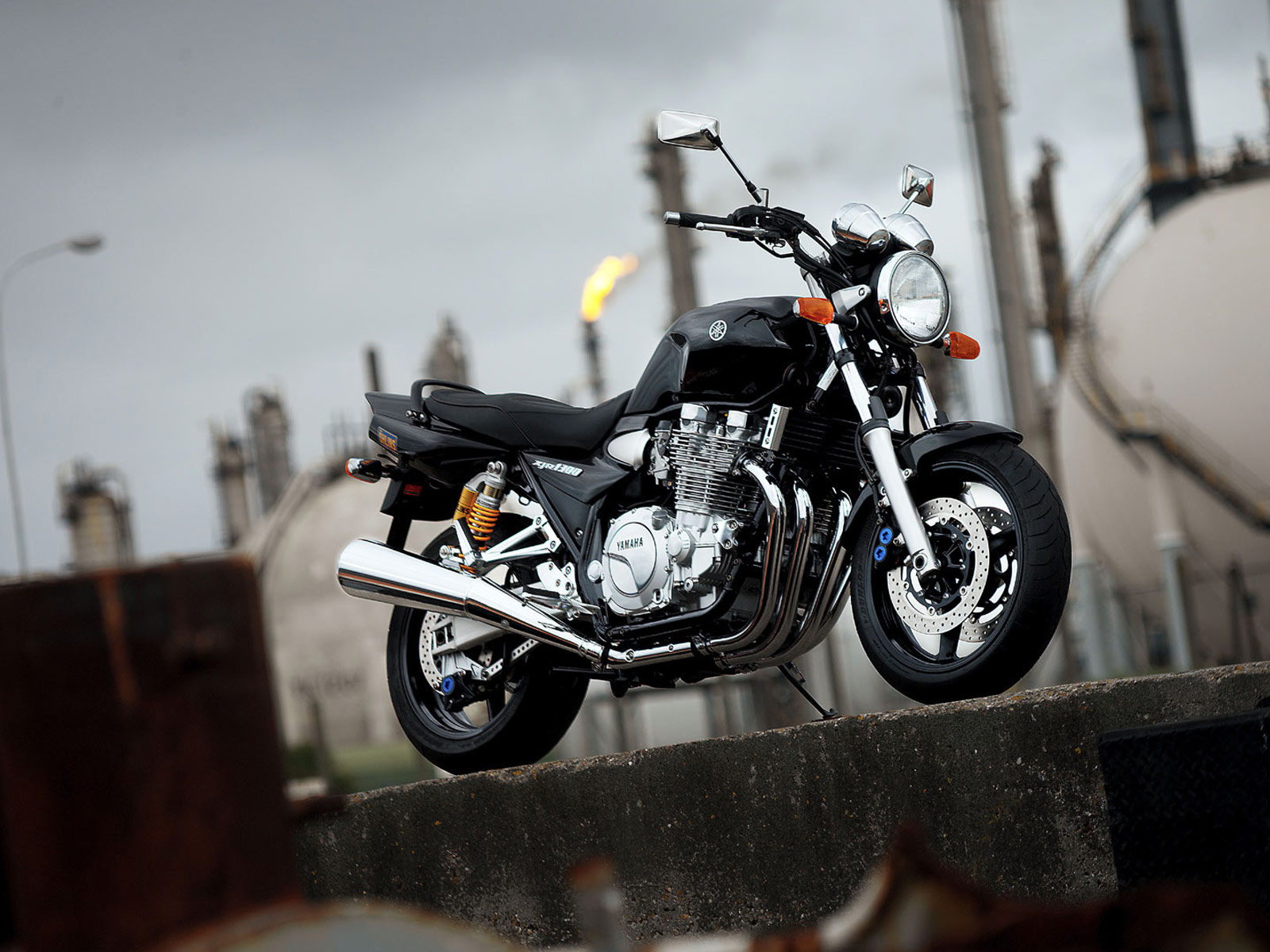 2005 Yamaha XJR 1300: pics, specs and information 