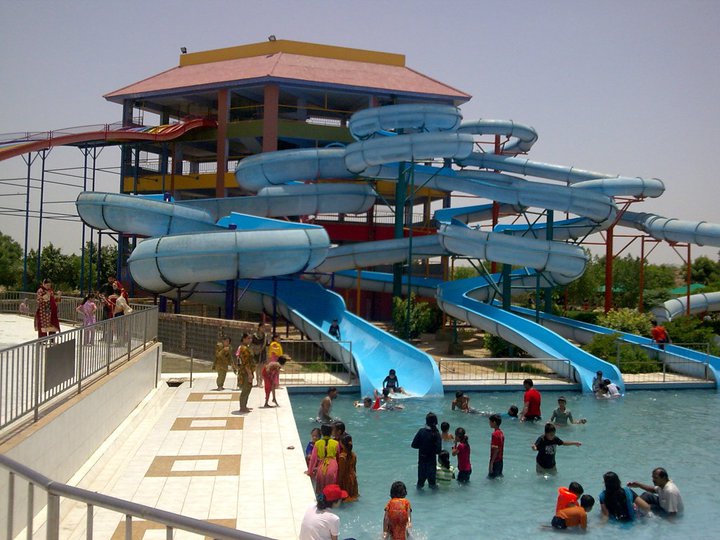 Fiesta+Water+Park+Karachi+Video Water Park Swimming Girls Photos, Girls in Fiesta Water Park Karachi ...