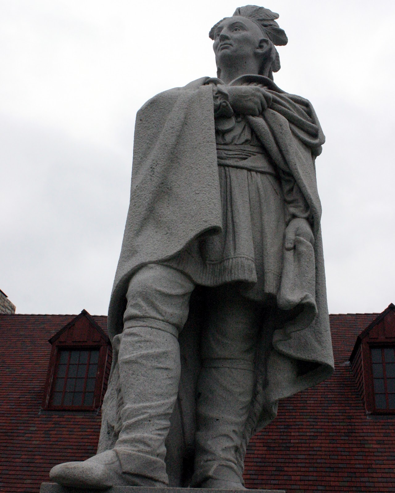 List 95+ Pictures Black Hawk Statue Photos Sharp 10/2023