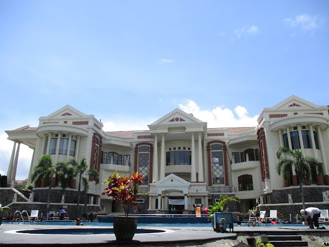 Kolam Renang di Villa Puncak Trawas