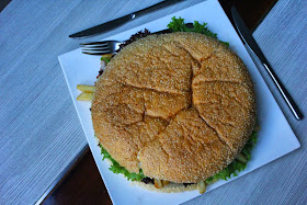 Goliath Burger Grand Aston Yogyakarta, Ini Baru Maksimal!