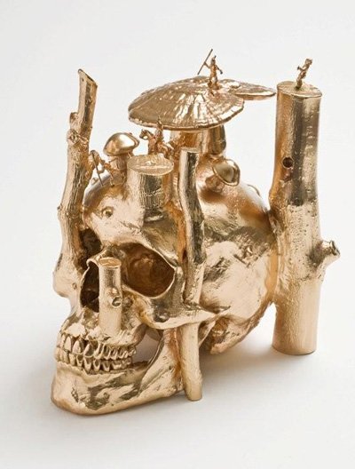 frodo mikkelsen esculturas caveiras crânios metal ouro prata paisagens