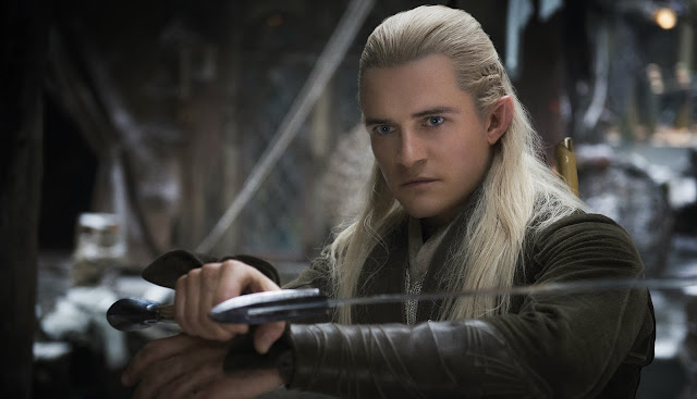 Legolas with sword in The Hobbit: The Desolation of Smaug movie still image picture photo
