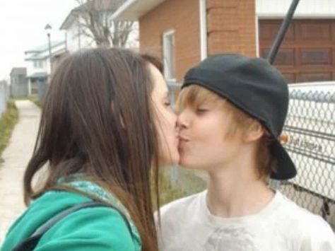 Justin Bieber Real Cell Phone Number on Never Say Never  Justin Bieber   S Girlfriend