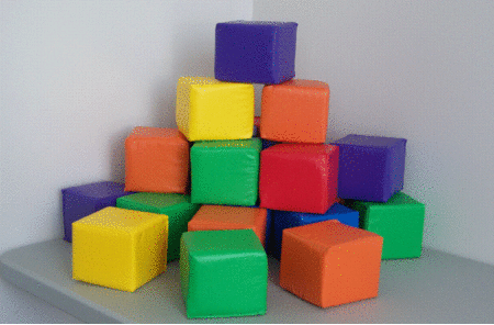 Coloured block There was a time in recent style history when color was as big a factor as brand, shape, and fit. People who didn't seem all that interested in fashion by Connie Wang.