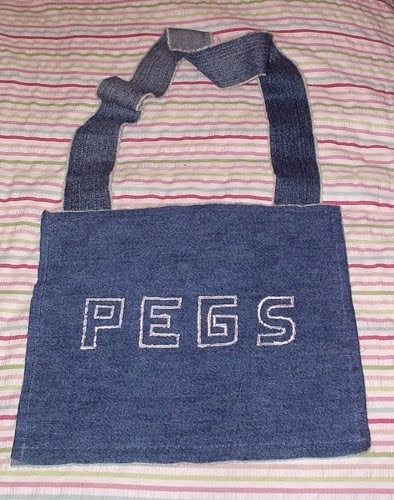 http://sussexmouse.blogspot.co.uk/2014/05/denim-peg-bag-recycling-jeans-tutorial.html