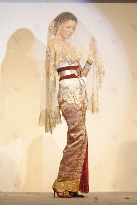 Kebaya Pengantin Modifikasi Anne Avantie Fashionshow 2