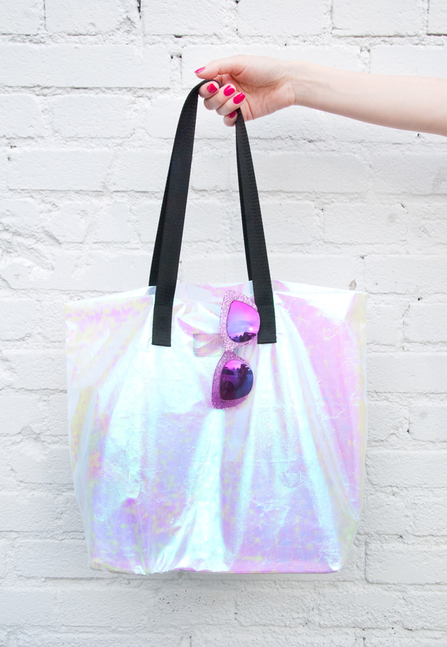Sara is in Love with… blogger style iridescent shopper bag Maude Studio Vow London pink mirrored glitter sunglasses vow london, mirrored glasses, maude studio