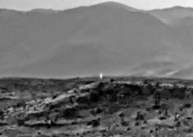 Fuente de luz no identificada en Marte Luz+en+marte+-curiosity-2014