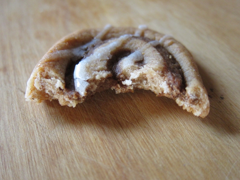 Review Keebler Cinnamon Roll Cookies Brand Eating