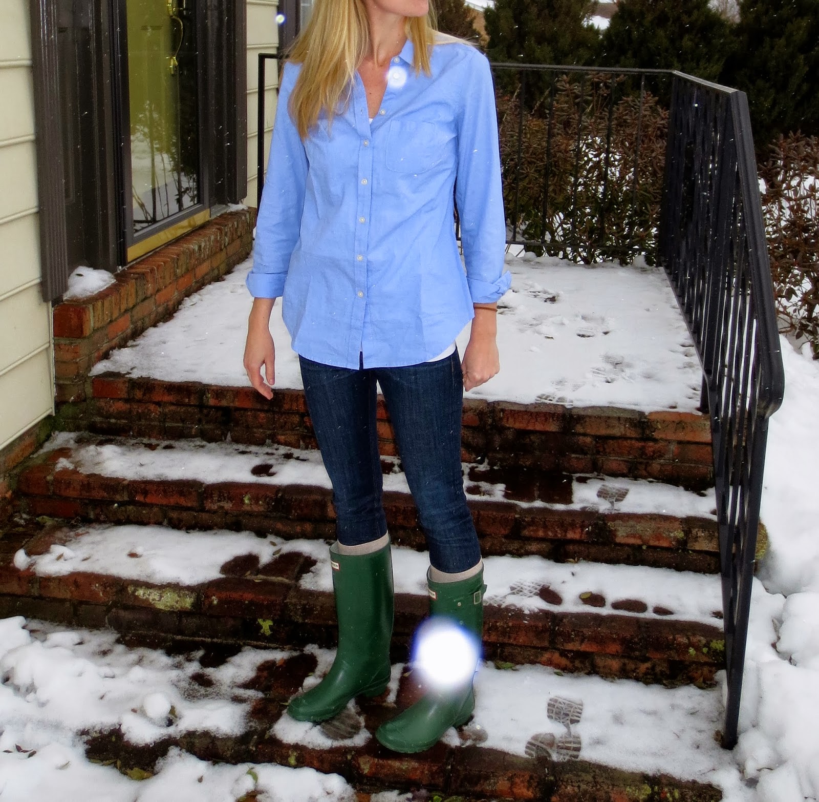 Blonde Granola Mama Outfit Inspiration