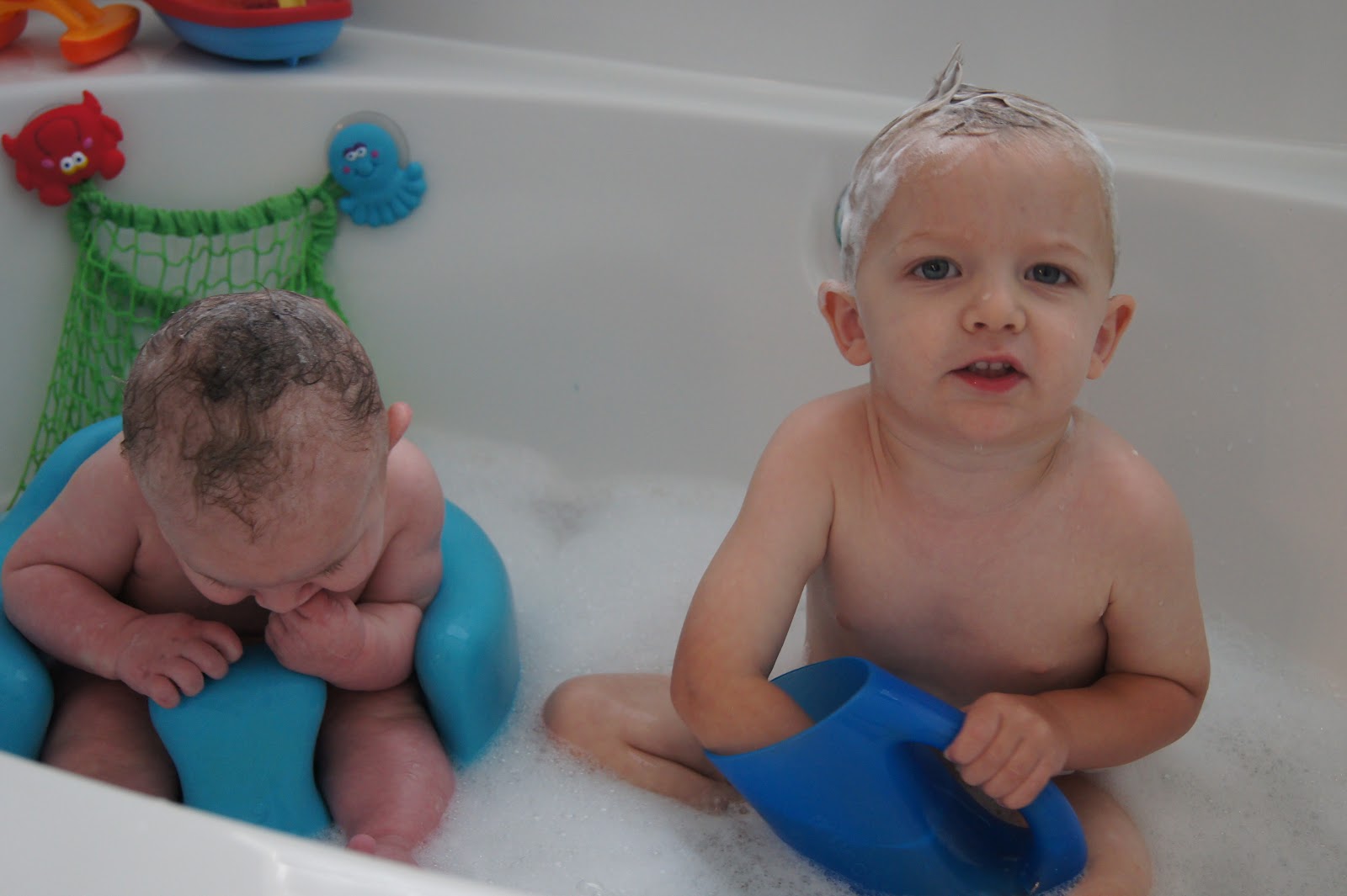 The W Fam Babies, Bumbo, BATH TIME!