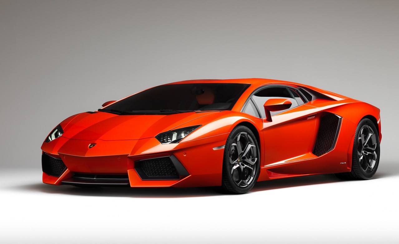 Aventador chega ao Brasil em setembro