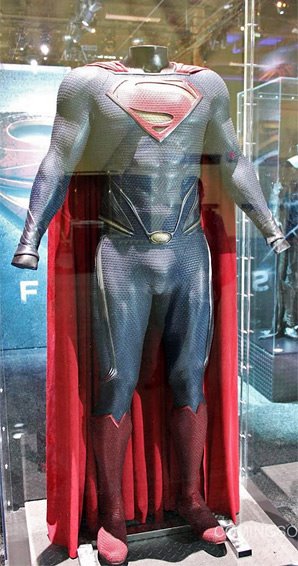 superman 2013 costume,superman 2013 pictures,new superman movie costume,new superman suit 2013,man of steel costume reaction,superman bulge,superman man of steel general zod,man of steel movie costume,henry cavill bulge