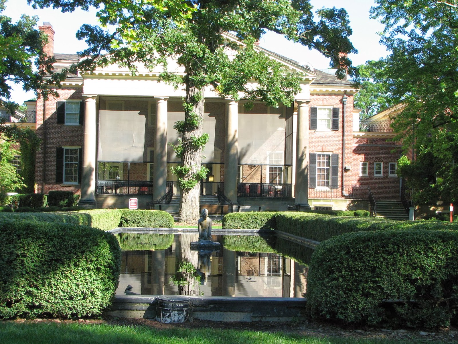 Snug Harbor Bay Cantigny Estate