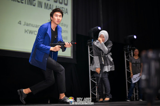 Kwang Soo bravery moment with a toy gun Lee Kwang Soo Fan Meeting in Malaysia