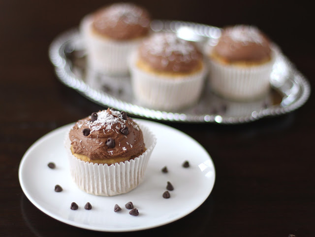 Healthy Coconut Quinoa Cupcakes with Chocolate Frosting - Desserts with Benefits Healthy Coconut Quinoa Cupcakes with Chocolate Frosting - Desserts with Benefits
