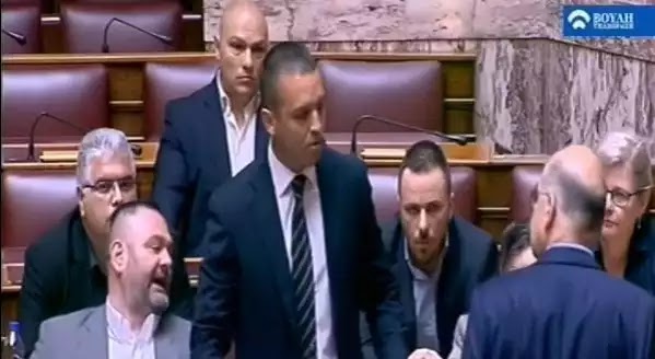 Βόμβα με ποινή Κασιδιάρη: Ωραία δημοκρατία! τώρα δεν τους εμποδίζει κάνεις να υπογράφουν νέα μετρά!!! Βόμβα με ποινή Κασιδιάρη: Ωραία δημοκρατία! τώρα δεν τους εμποδίζει κάνεις να υπογράφουν νέα μετρά!!!